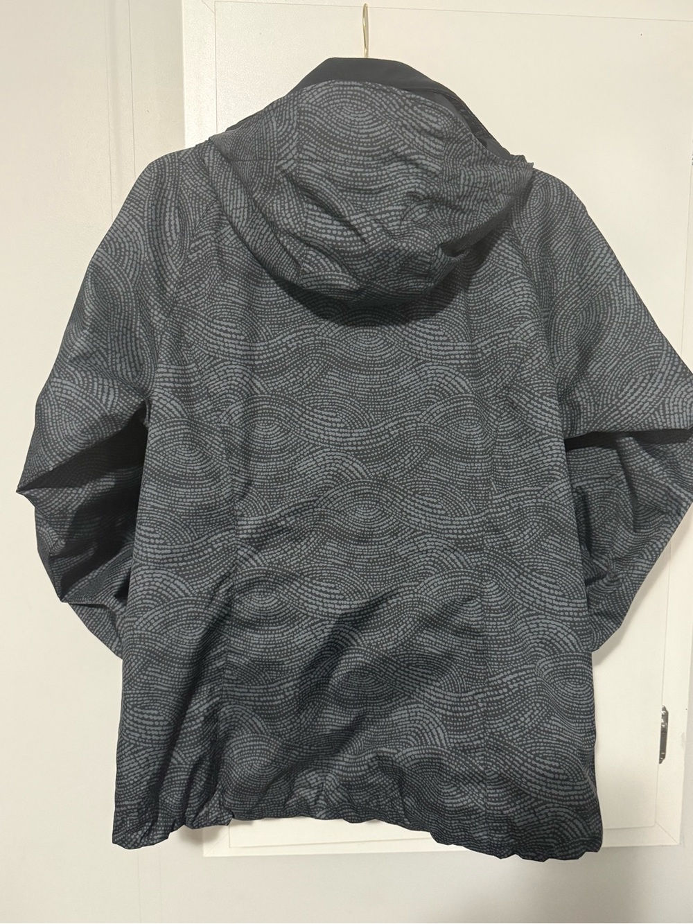 107. Columbia Women's Black & Gray Patterned Ski Jacket XS - Picture 12 of 15